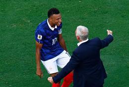 Mbappe cùng tuyển Pháp tri ân Deschamps sau biến cố gia đình