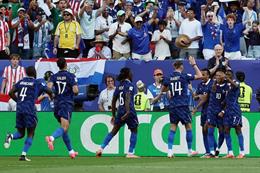 Kylian Mbappe lập thêm kỷ lục sau bàn thắng vào lưới Paraguay