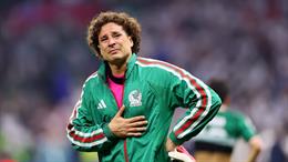 Guillermo Ochoa khóc nức nở sau thất bại trước tuyển Anh