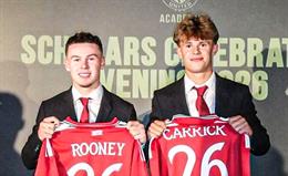 Con trai Rooney và Carrick ký học bổng với Man United