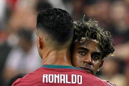 Cái ôm của Ronaldo