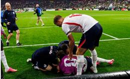Bố Jordan Henderson khiến NHM tuyển Anh lo lắng