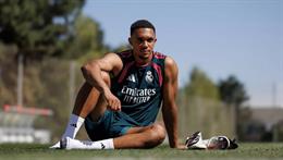 Alexander Arnold chia sẻ về trải nghiệm đầu tiên cùng Mourinho
