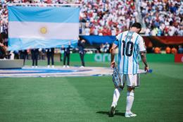Messi khóc nức nở sau thất bại trước Tây Ban Nha