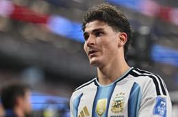 Atletico phản hồi về đề nghị đổi Viktor Gyokeres lấy Julian Alvarez
