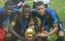Nhà vô địch World Cup bán bản sao cúp hỏng thu về hơn 1,6 tỷ