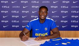 Chelsea công bố tân binh Danny Welbeck