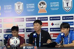 HLV Kim Sang Sik: Chắc tôi phải vứt hết áo trắng đi!