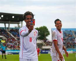 Đội trưởng ĐT Myanmar ăn mừng cùng... Bruno Fernandes