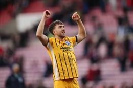 Brighton chốt giá bán Jack Hinshelwood cho MU và Arsenal