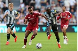 Jamie Carragher tức giận với Liverpool