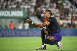 Raphinha lên tiếng về màn ăn mừng mời gọi Julian Alvarez