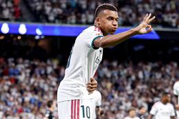 Jose Mourinho ngợi khen Mbappe sau hattrick mở đầu mùa giải