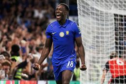 Welbeck ghi bàn ngay trận ra mắt Chelsea