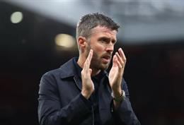 Michael Carrick cần thúc giục MU mua thêm cầu thủ mới