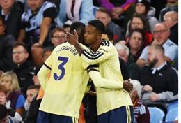 Arsenal nhận 2 tin buồn trước đại chiến Chelsea