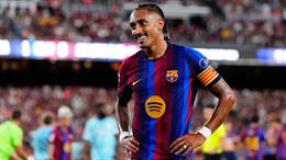 Raphinha đi vào lịch sử khi trở thành đội trưởng Barcelona