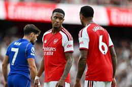 Jamie Carragher ngợi khen sức mạnh phòng ngự của Arsenal