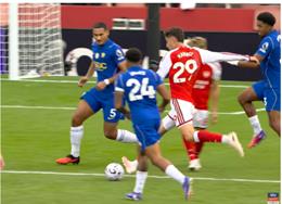 John Terry chỉ trích Reece James