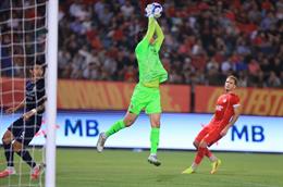 Filip Nguyễn chói sáng, giữ sạch lưới cả 4 trận đầu mùa
