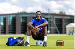 Gary Neville chỉ trích MU vì không chiêu mộ Danny Welbeck