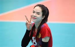 Phụ công xinh đẹp cầm cờ Việt Nam ở lễ khai mạc ASIAD 2026