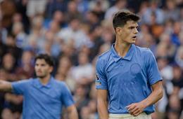 Vì sao Brighton mặc áo đấu đặc biệt ở trận thắng Arsenal?