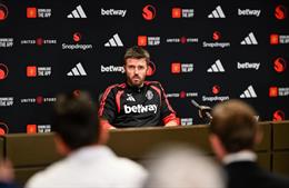 HLV Michael Carrick lên tiếng về việc MU để lọt lưới quá nhiều 