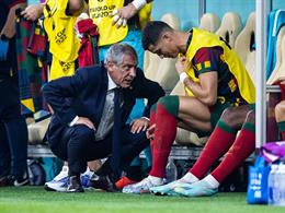 Không phải lần đầu Ronaldo phản ứng vì mất suất đá chính ở ĐTQG