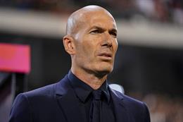 Manu Kone kinh ngạc với khả năng chơi bóng của HLV Zidane