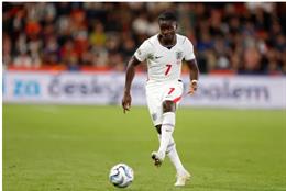 Cựu tiền đạo Chelsea lên tiếng bảo vệ Bukayo Saka