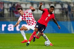 Konsa rời tuyển Anh, trở lại Arsenal kiểm tra chấn thương