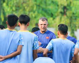 HLV Cristiano: Cầu thủ U17 Việt Nam nào cũng thích được khen