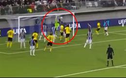 Andre Onana để thủng lưới hài hước từ quả phạt góc