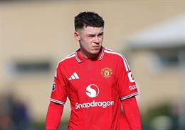 Con trai của Wayne Rooney ra mắt đội U21 Man United