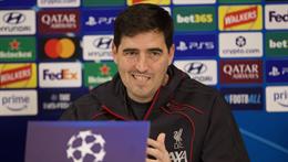 Andoni Iraola và màn hội ngộ cảm xúc với Villarreal