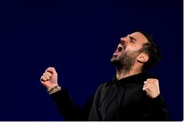 Como thắng thuyết phục MU, Cesc Fabregas phản ứng thế nào?