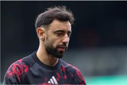 Wayne Rooney muốn Michael Carrick loại bỏ Bruno Fernandes