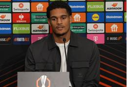Jarell Quansah lên tiếng về tin đồn chuyển nhượng đến Arsenal và Chelsea