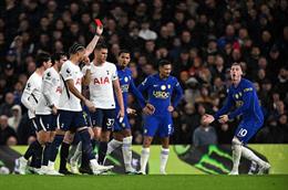 Cole Palmer lần đầu nhận thẻ đỏ, Chelsea chạm cột mốc đáng quên