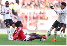 Gary Neville chỉ trích Ayden Heaven