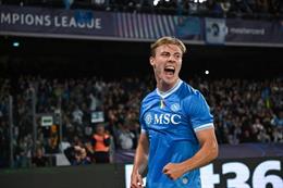 MU bị chỉ trích vì bán Rasmus Hojlund
