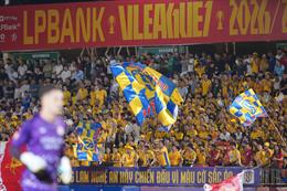 SLNA 1-1 CAHN: Ngày sân Vinh thắp lại tình yêu bóng đá