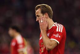Kane đá hỏng phạt đền, Bayern đánh rơi chiến thắng trước Dortmund