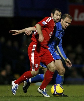 Lữ đoàn Đỏ giành trọn 3 điểm ở Fratton Park 1