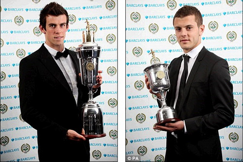 Từ trái sang: Bale - cầu thủ xuất sắc nhất mùa và Wilkshire - cầu thủ trẻ xuất sắc nhất mùa của Premier  hình ảnh