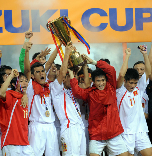 Bóng đá Việt Nam chỉ một lần giành được vinh quang trên đỉnh cao Đông Nam Á trong vòng 12 năm qua. hình ảnh