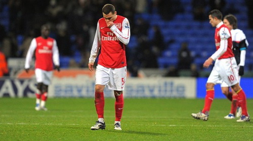Arsenal đang chìm sâu vào khủng hoảng trong năm mới 2012 hình ảnh